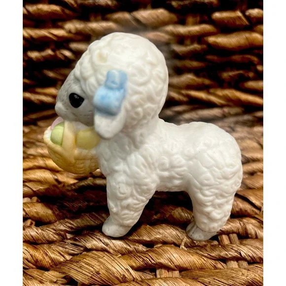 Vintage Enesco White Sheep Lamb Easter egg  Basket Figurine Made In Taiwan EUC! - Picture 5 of 5